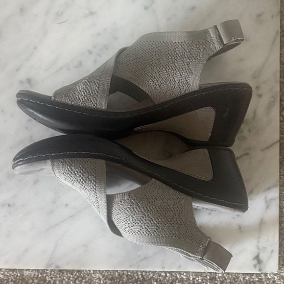JBU Alyssa Wedge Gray Sandals - Picture 4 of 6